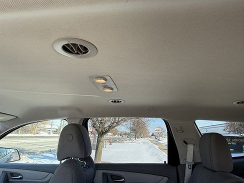 Used 2017 Chevrolet Traverse LT image 21