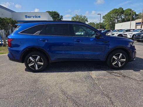 Used 2022 Kia Sorento S w/ Panoramic Sunroof Package FWD image 3