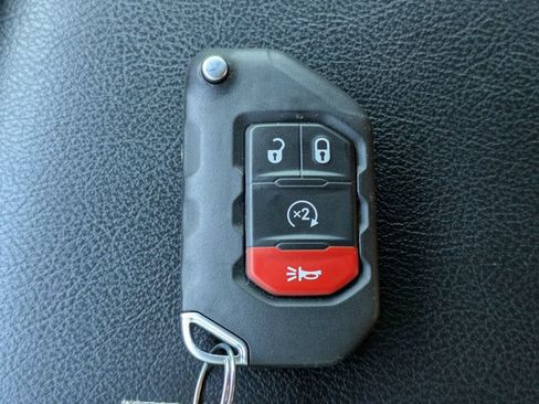 Used 2023 Jeep Wrangler Unlimited AWD/4WD image 29