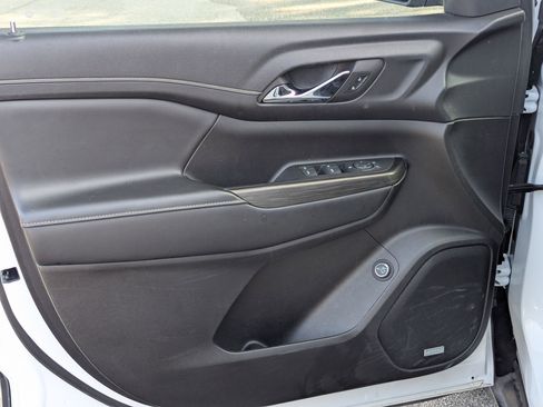 Used 2023 GMC Acadia SLT image 11