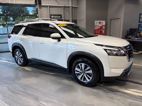 Used 2023 Nissan Pathfinder SL AWD/4WD image 31