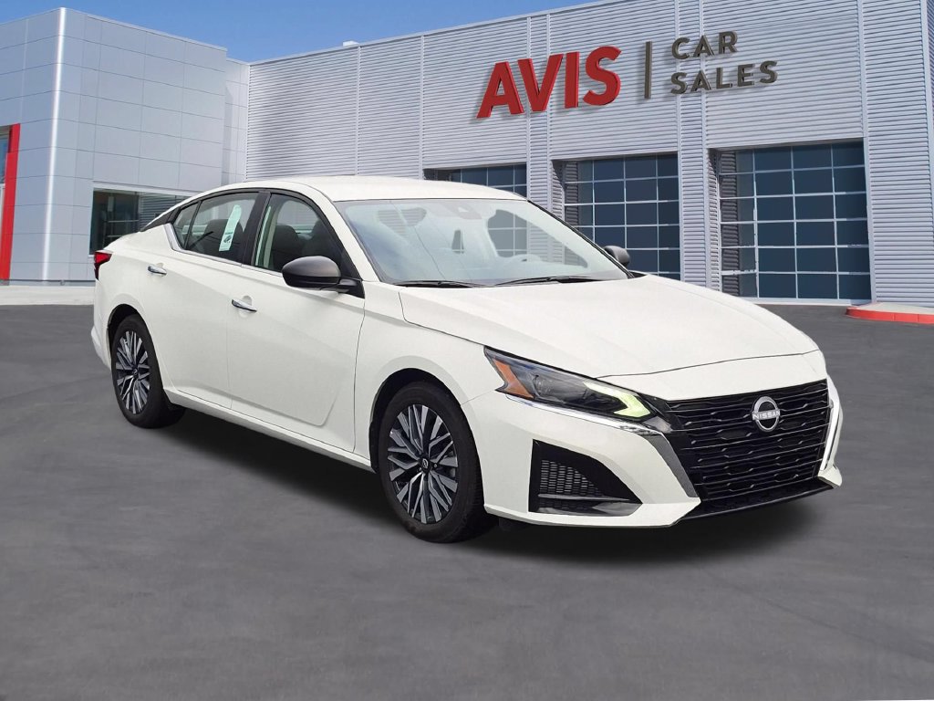 Used 2025 Nissan Altima 2.5 SV FWD image 3