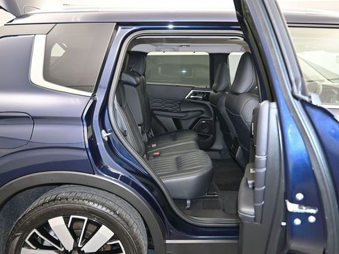 Used 2025 Mitsubishi Outlander SEL image 28