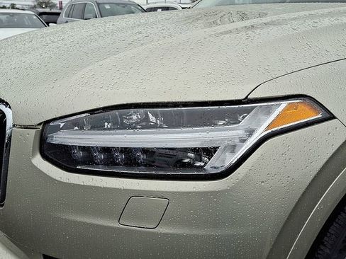 Used 2017 Volvo XC90 T6 Momentum w/ Vision Package image 9