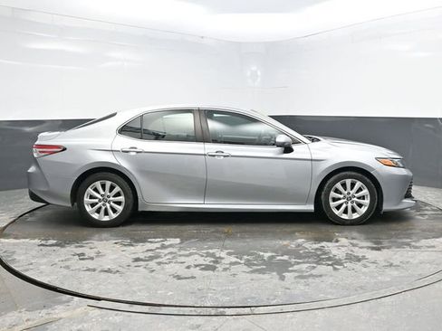 Used 2018 Toyota Camry LE image 8