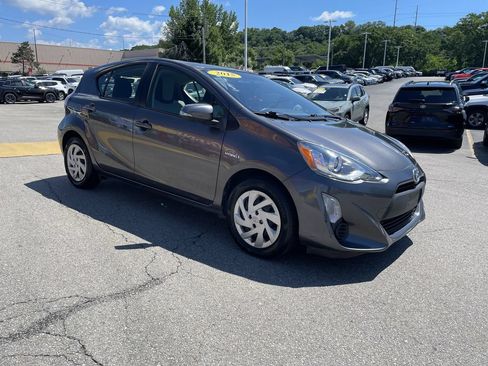 Used 2015 Toyota Prius C One FWD image 6