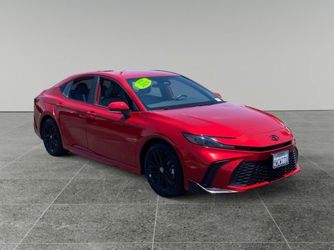 Used 2026 Toyota Camry SE FWD image 7