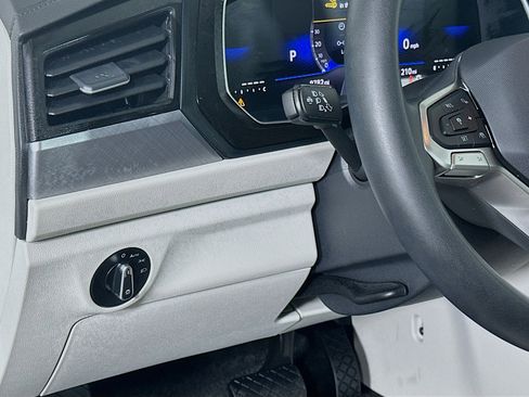 Used 2024 Volkswagen Jetta SE image 17