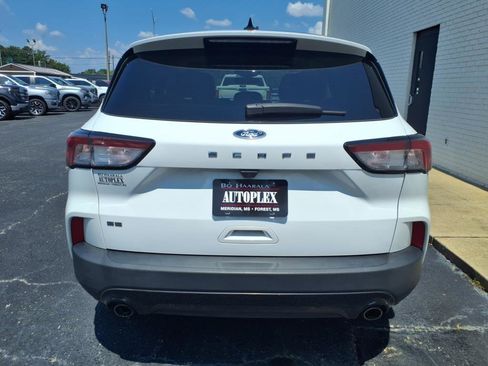 Used 2022 Ford Escape SE w/ SE Sport Appearance Package image 4
