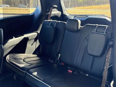 Used 2024 Chrysler Pacifica Limited w/ S Appearance Package image 20