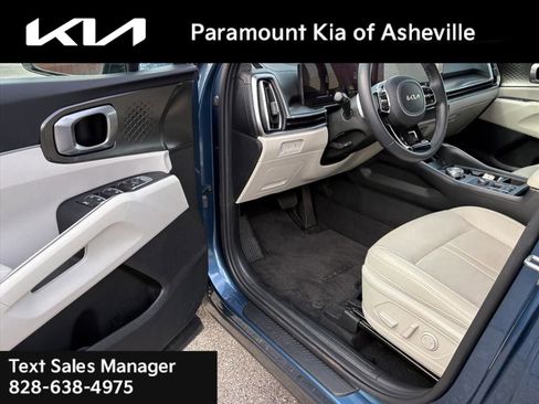 Used 2025 Kia Sorento EX image 16