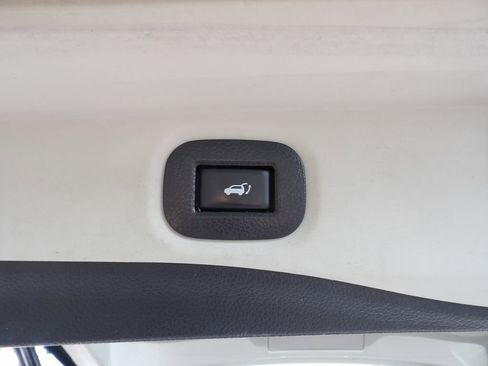 Used 2019 Nissan Rogue SV w/ Sun & Sound Touring Package AWD/4WD image 15