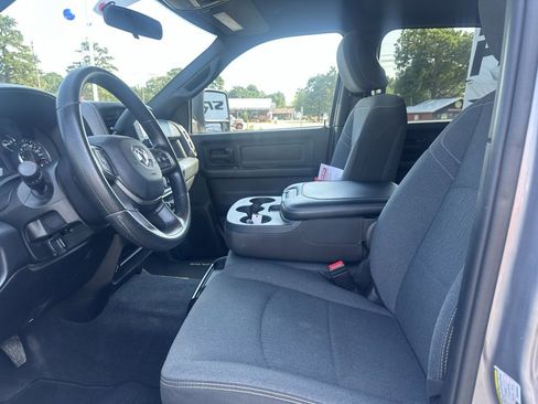 Used 2024 RAM 3500 Tradesman w/ Chrome Appearance Group image 3