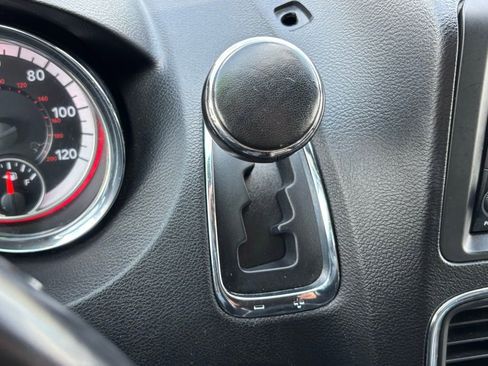 Used 2019 Dodge Grand Caravan SXT image 25