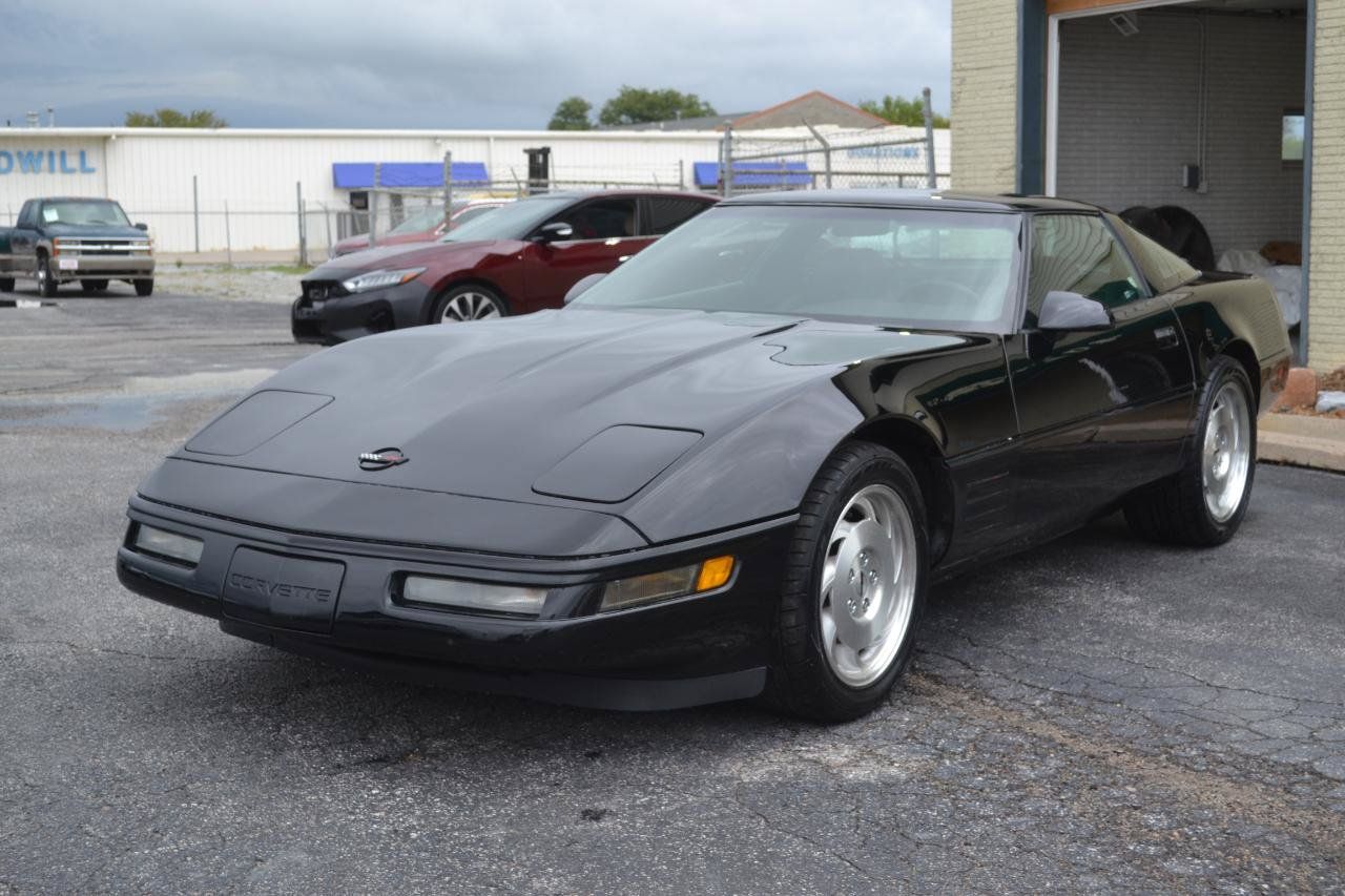 Used 1994 Chevrolet Corvette Coupe RWD image 4