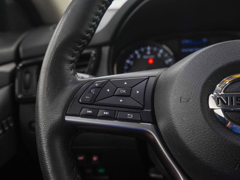 Used 2019 Nissan Rogue SV w/ Premium Package AWD/4WD image 26