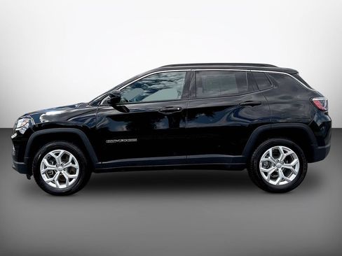 Used 2024 Jeep Compass Latitude AWD/4WD image 4