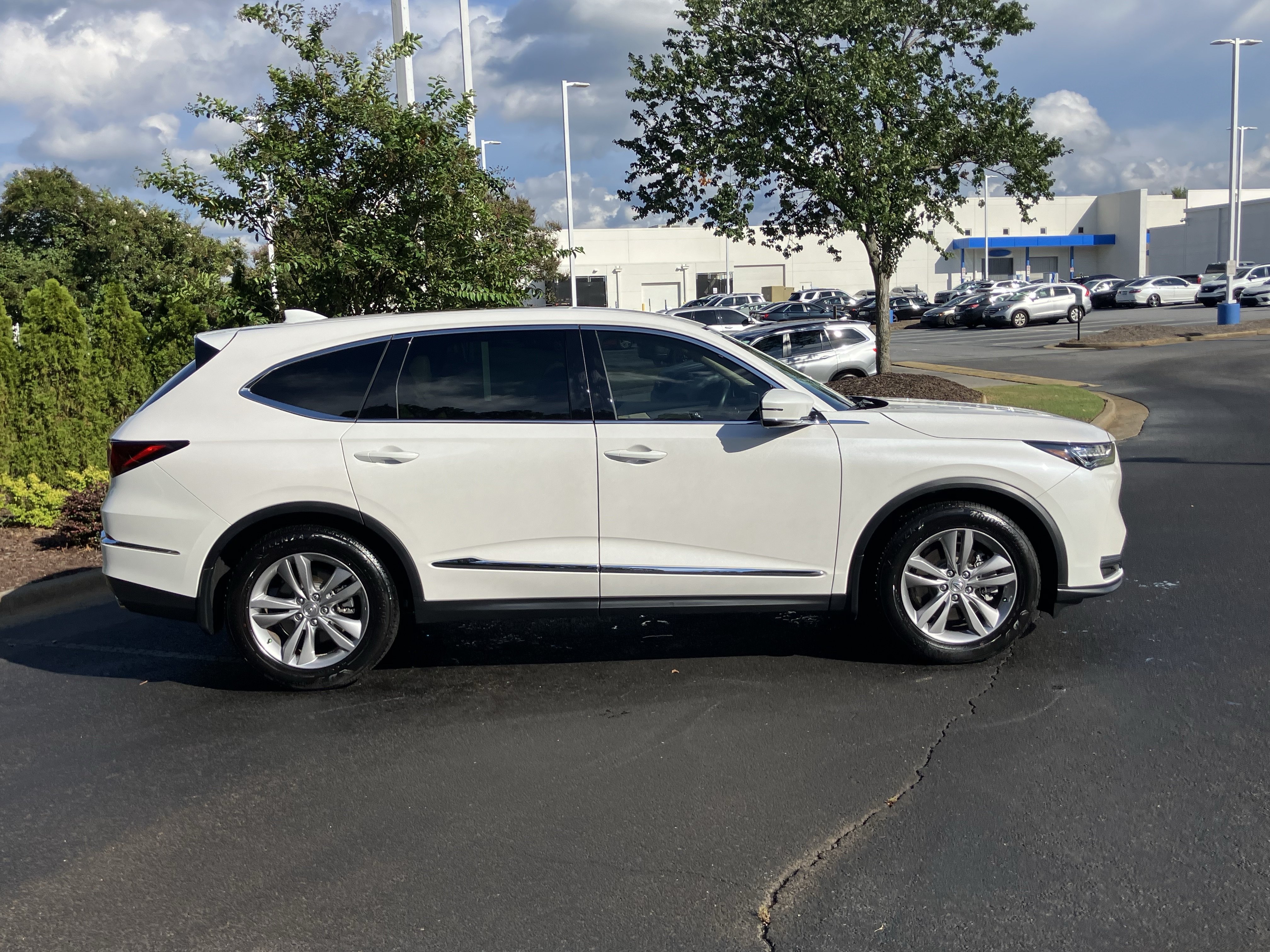 Used 2025 Acura MDX FWD image 11