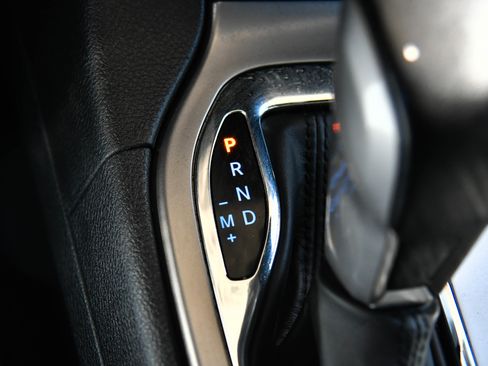 Used 2021 Jeep Grand Cherokee Laredo image 26