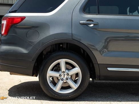 Used 2018 Ford Explorer XLT w/ Equipment Group 201A FWD image 5