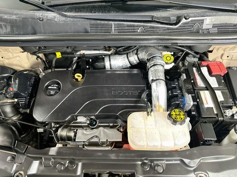 Used 2019 Buick Encore Essence FWD image 31