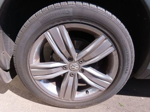 Used 2019 Volkswagen Tiguan SEL Premium image 17