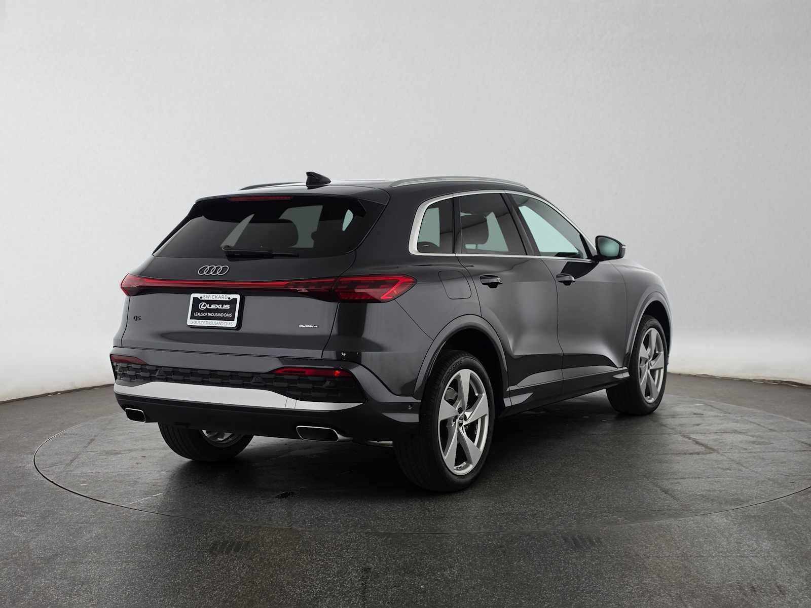 Used 2025 Audi Q5 Premium Plus w/ Premium Plus AWD/4WD image 3