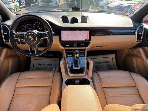Used 2021 Porsche Cayenne image 21