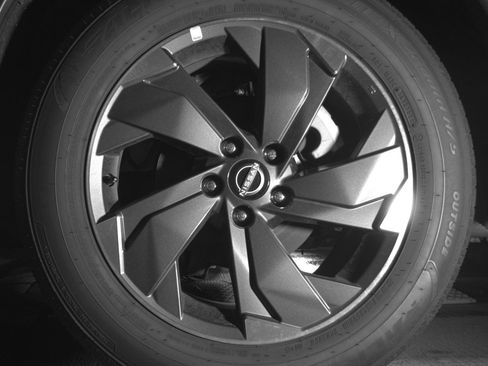 Used 2025 Nissan Rogue SV image 14