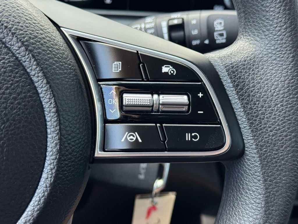 Used 2024 Kia Seltos LX AWD/4WD image 19