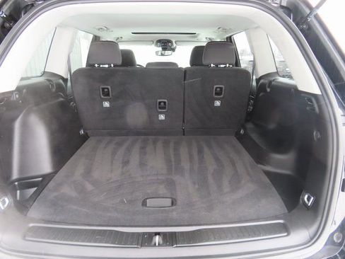 Used 2023 Jeep Grand Cherokee Laredo image 32