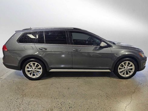 Used 2017 Volkswagen Golf Alltrack SE image 8