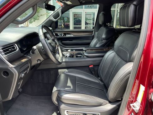 Used 2023 Jeep Grand Wagoneer 4WD image 4