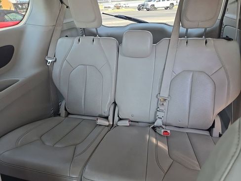 Used 2021 Chrysler Voyager Lxi image 24