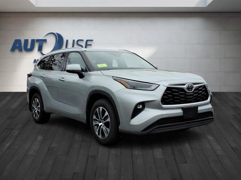 Used 2022 Toyota Highlander XLE image 6