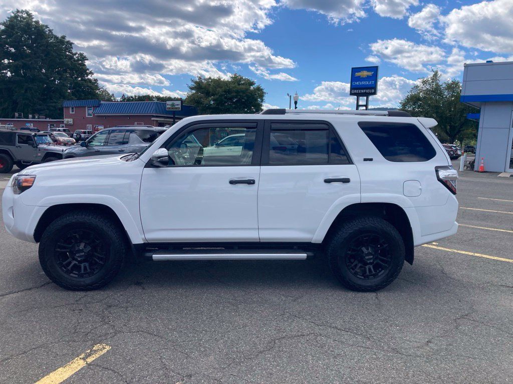 Used 2023 Toyota 4Runner SR5 Premium w/ Moonroof Package AWD/4WD image 29