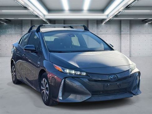 Used 2021 Toyota Prius Prime XLE image 2