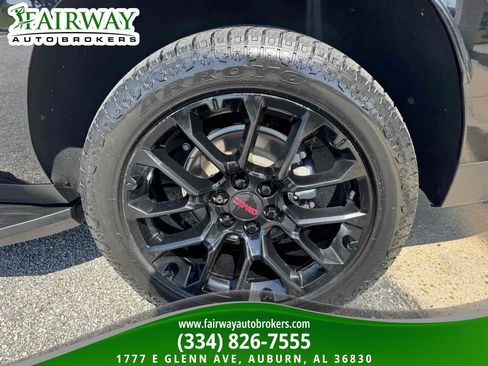 Used 2022 GMC Yukon XL SLT w/ SLT Premium Package AWD/4WD image 35