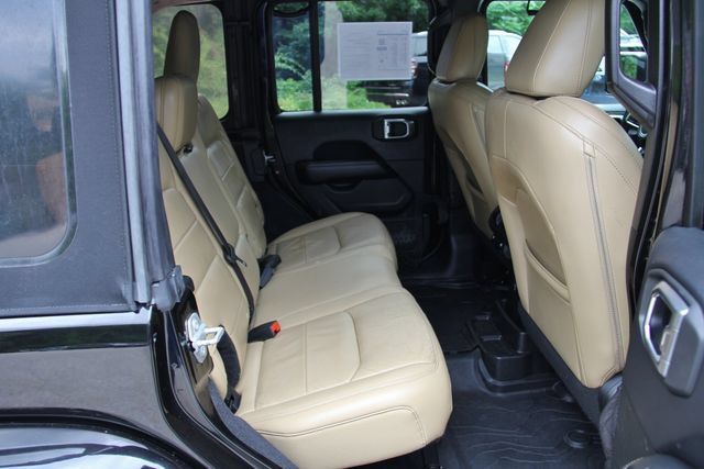 Used 2018 Jeep Wrangler Unlimited Sahara AWD/4WD image 35
