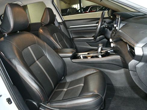 Used 2023 Nissan Altima 2.5 SR FWD image 8