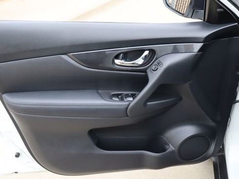 Used 2017 Nissan Rogue S FWD image 18