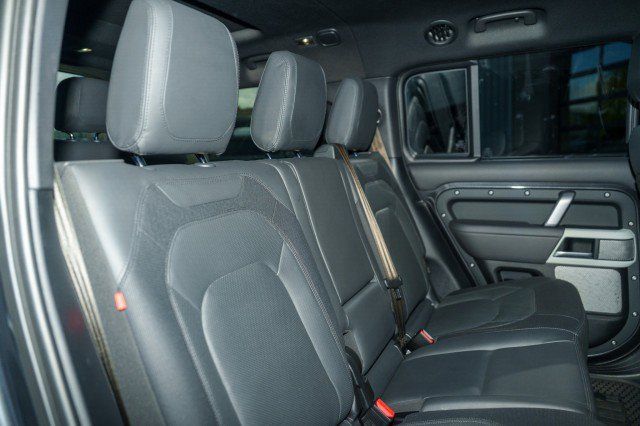 Used 2023 Land Rover Defender 130 X-Dynamic SE AWD/4WD image 25