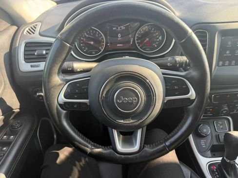 Used 2019 Jeep Compass Latitude w/ Cold Weather Group AWD/4WD image 9