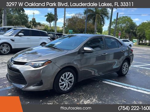 Used 2017 Toyota Corolla LE image 6