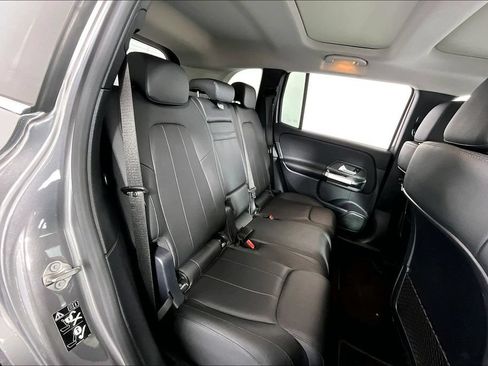 Used 2022 Mercedes-Benz GLB 250 4MATIC w/ Premium Package Lite image 27