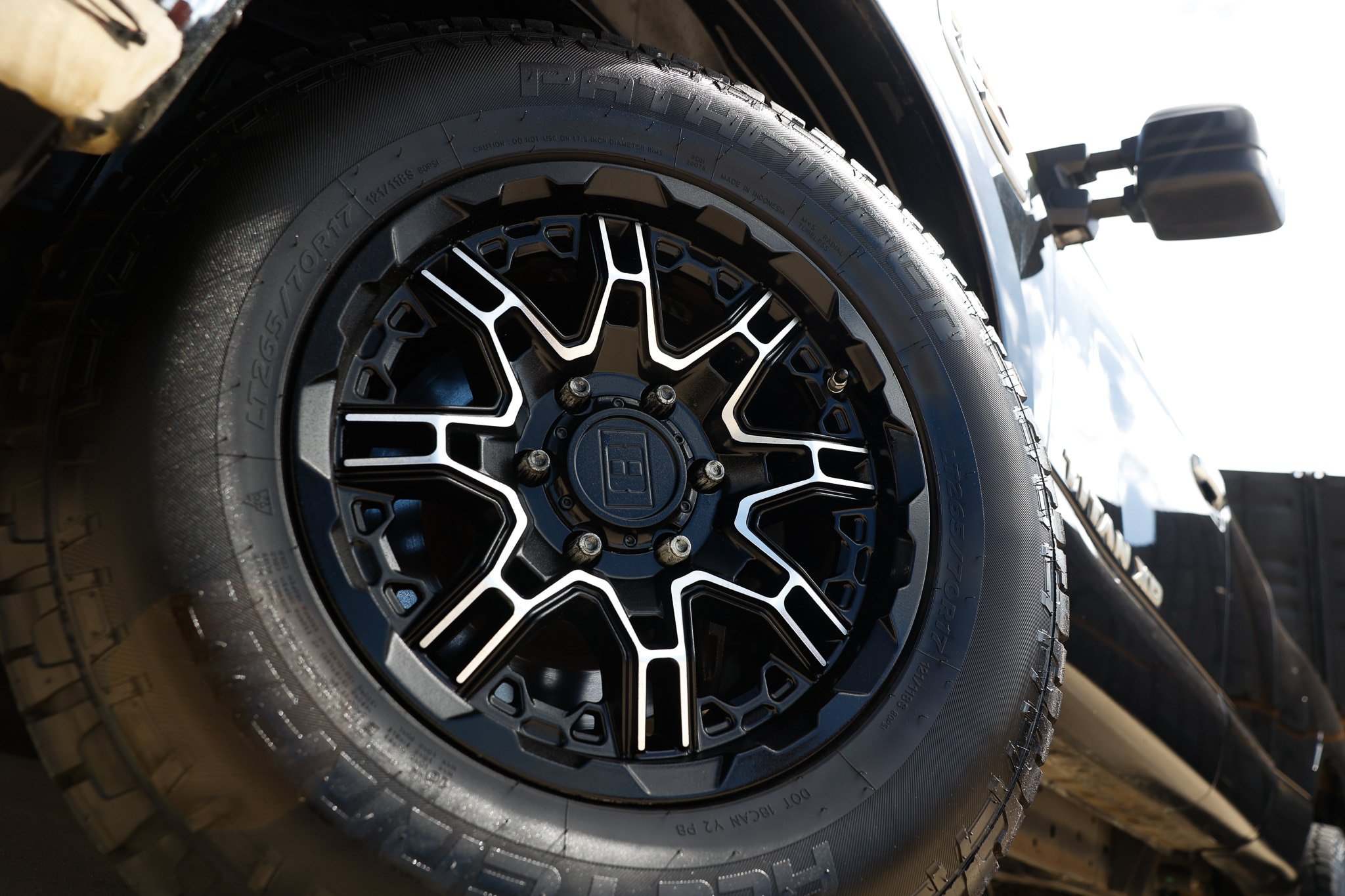 Used 2017 Nissan Titan SV AWD/4WD image 39