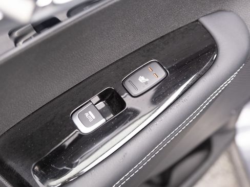 Used 2017 Kia Sorento SX image 21