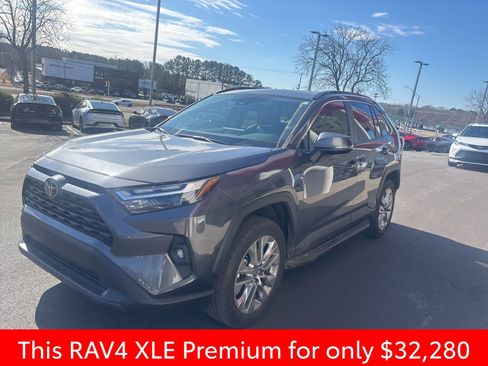 Used 2023 Toyota RAV4 XLE Premium image 16