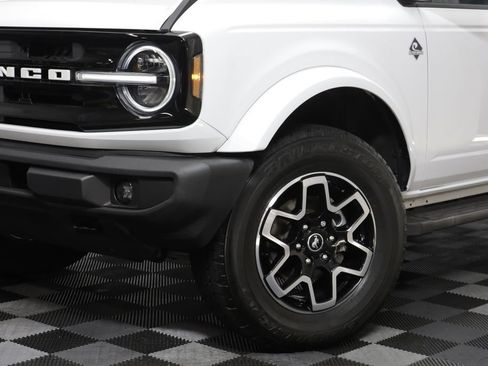 Used 2023 Ford Bronco Outer Banks AWD/4WD image 3