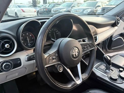 Used 2018 Alfa Romeo Giulia Ti image 27